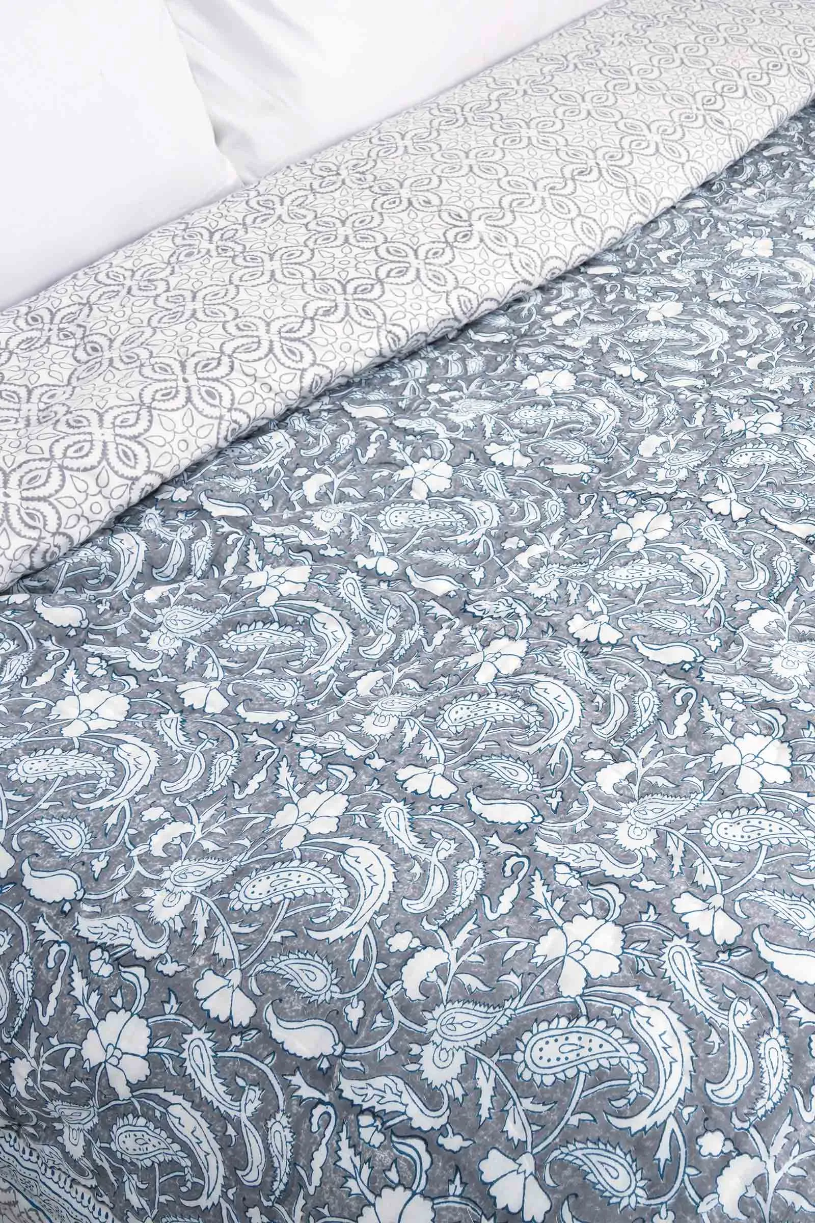 Gulika Paisley Grey Cotton Muslin Quilt