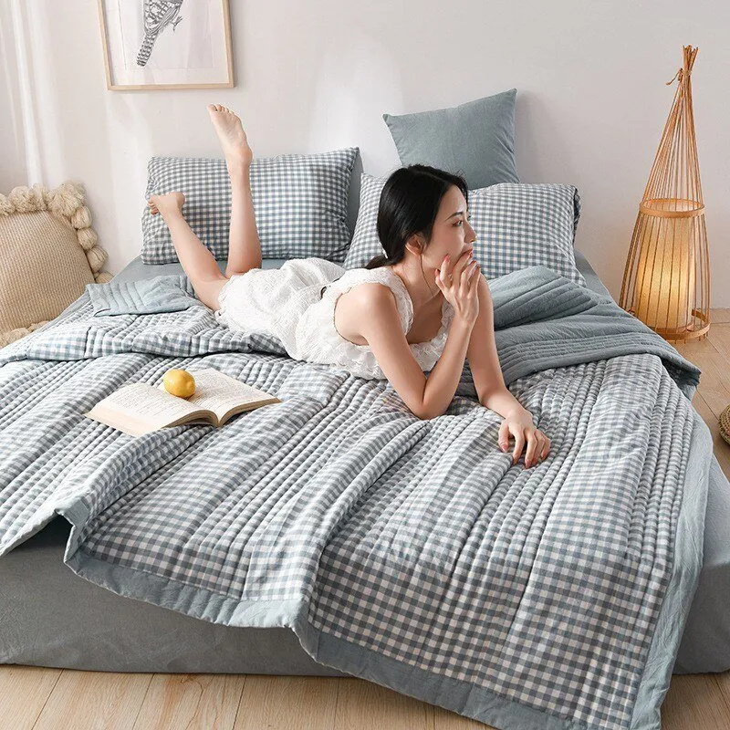 Thin Quilted Blanket for Summer Bedding